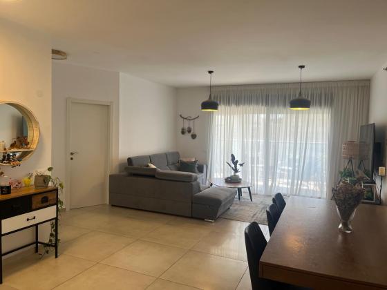 ראשון לציון 12, אם המושבות החדשה, פתח תקווה