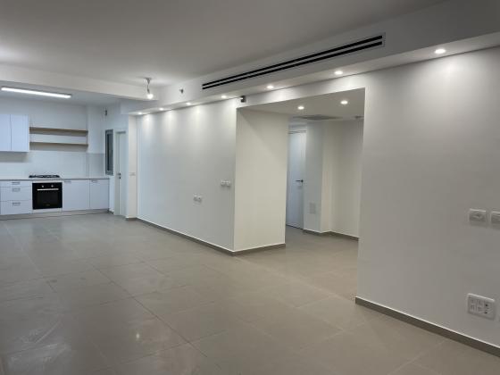 שולמית אלוני 3