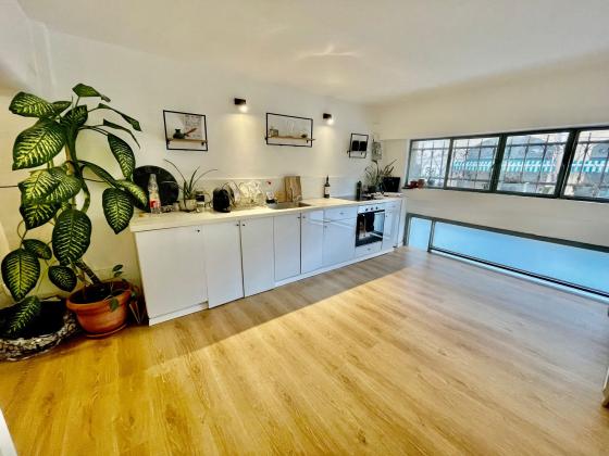 אלעזר בן עזריה 3, שוק הפשפשים וצפון יפו