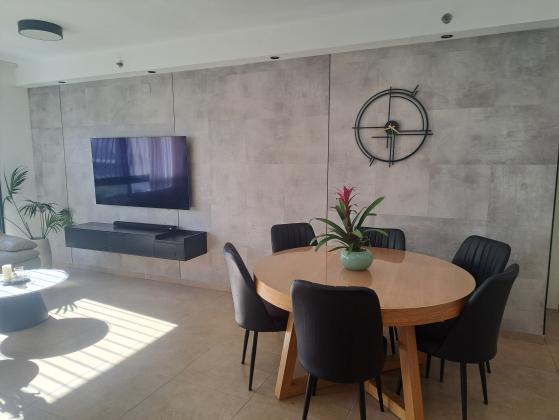 יונתן רטוש 1, פסגות אפק