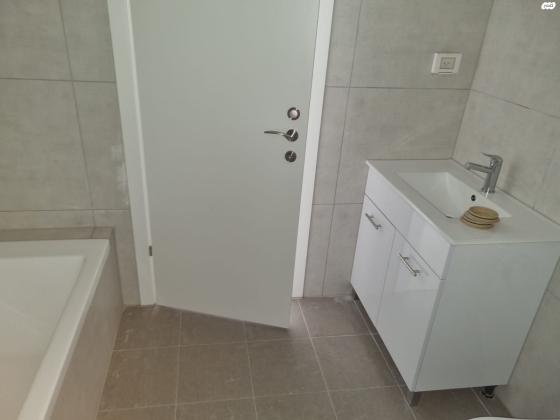 חיים הרצוג 18, פסגות אפק