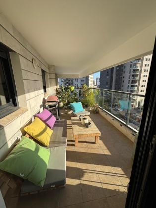 יונתן רטוש 1, פסגות אפק