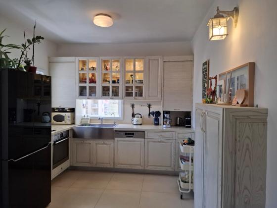 הרכסים 9, תל יהודה