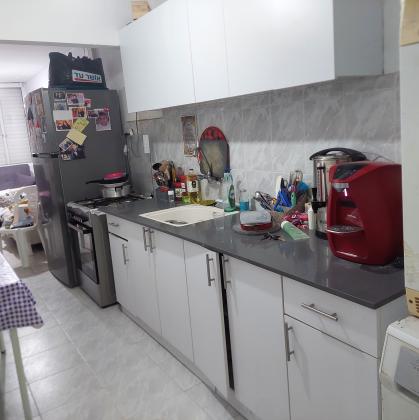 צלח שלום 10, הדר גנים