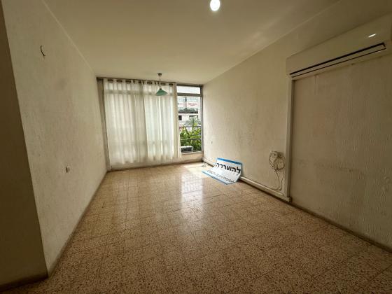 דרך עכו 207, לב העיר