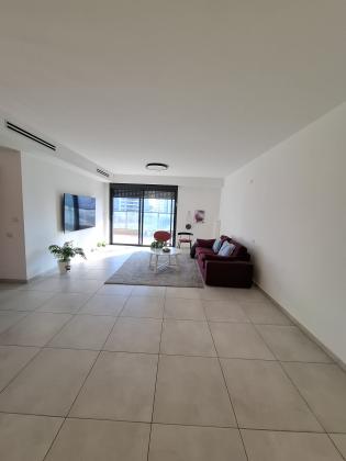 אהבת אדם, שרונה