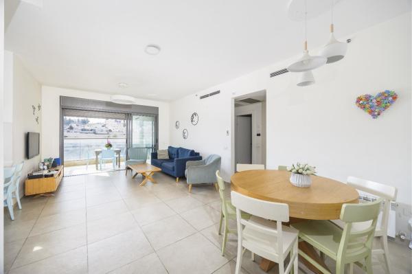 אליעזר שילוני 2, עיר גנים ב', ג'