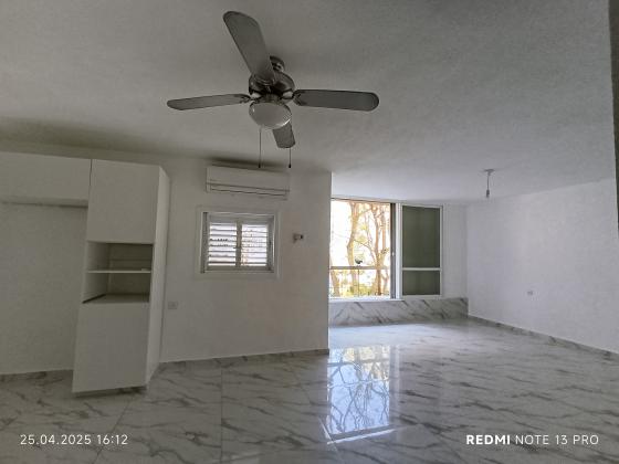 הפרדס הראשון 4, כצנלסון