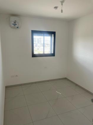 הביכורים 1, עין התכלת