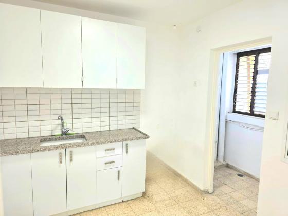 יוספטל 10, גיורא