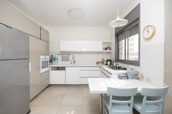 אליעזר שילוני 2, עיר גנים ב', ג'