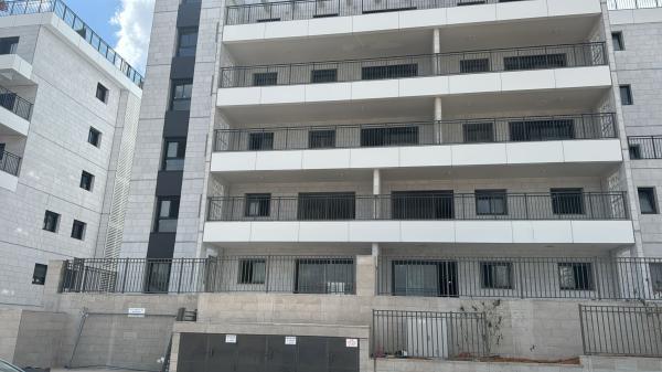 חיים הרצוג 18, פסגות אפק