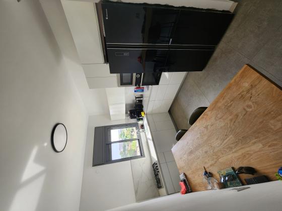 שתולים 61, עזרא והארגזים