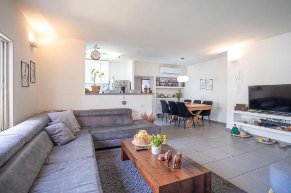 ידידות 3, מגדיאל, הוד השרון