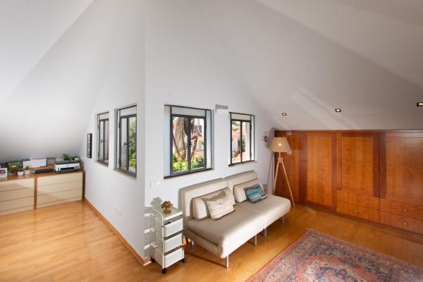 השחף 14, רמות מנחם