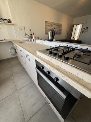 אברהם אבינו 31, שכונה ד