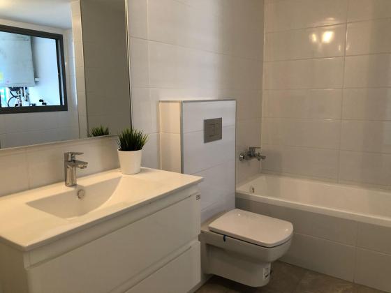 אהבת אדם 10, שרונה, כפר יונה