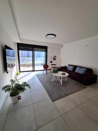 אהבת אדם, שרונה