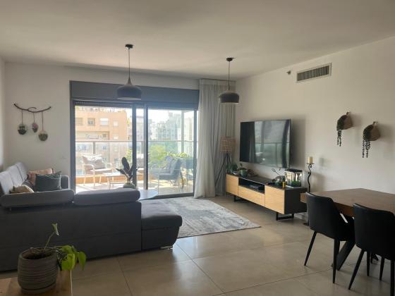 ראשון לציון 12, אם המושבות החדשה, פתח תקווה