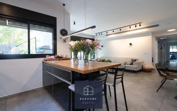 בשכונת זרובבל, הרצליה