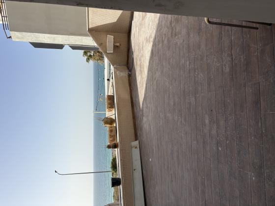 ברוך רם 21, רצועת המלונות