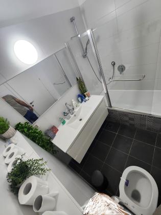 שתולים 61, עזרא והארגזים