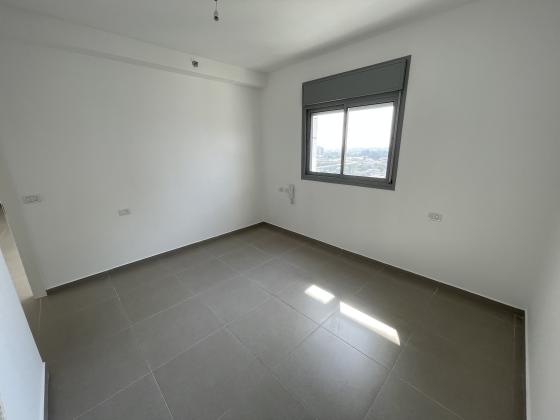 שולמית אלוני 3