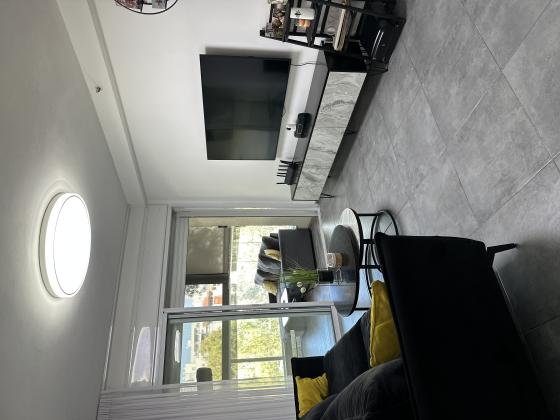 עץ האפרסק 13, מרכז העיר, יהוד מונוסון