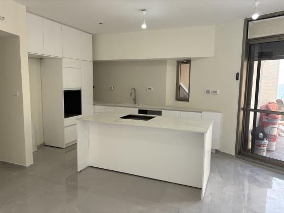 ברוך רם 21, רצועת המלונות