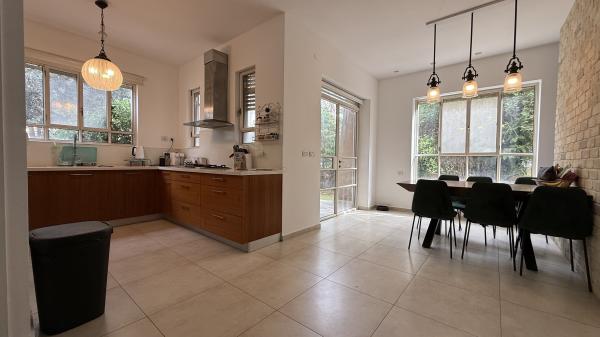 שלמה עראקי 74, קרית שמחה