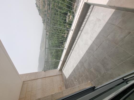 אדמונד סחייק 9, מלחה