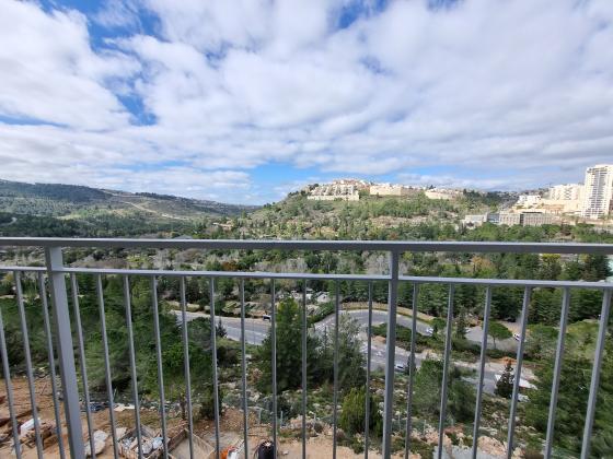 אדמונד סחייק 9, מלחה