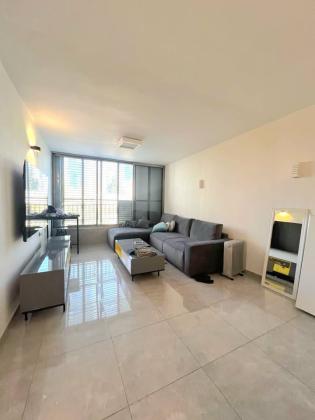 טירת צבי 6, נחלת יצחק