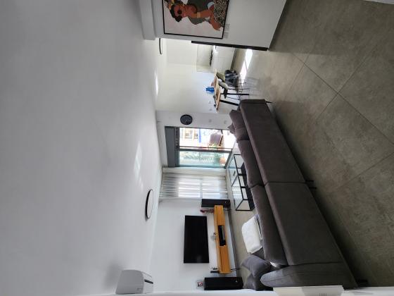 שתולים 61, עזרא והארגזים