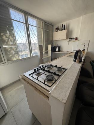 אברהם אבינו 31, שכונה ד