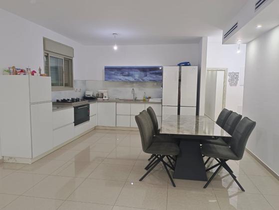 רוטשילד 14, השחר