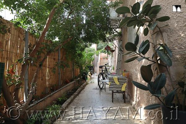 בשכונת שפירא