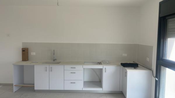 הביכורים 1, עין התכלת