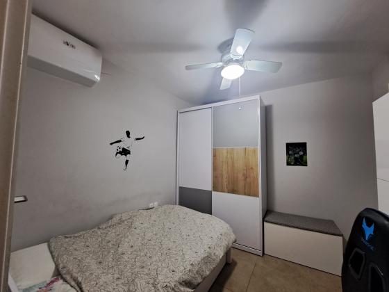 יונתן רטוש 1, פסגות אפק