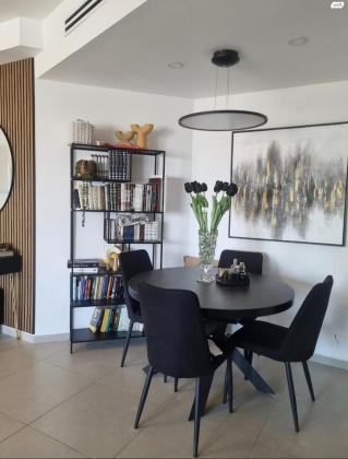 התקוה 1, מרכז אזרחי