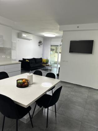 עץ האפרסק 13, מרכז העיר, יהוד מונוסון