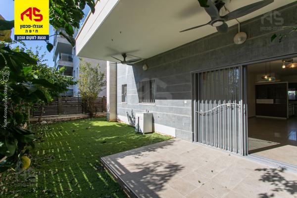 חמדה 26, נאות פרס