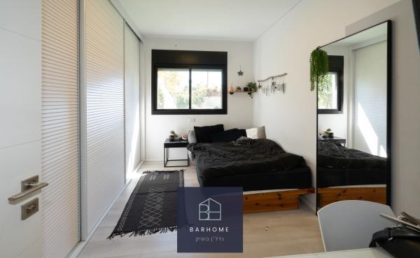 בשכונת זרובבל, הרצליה