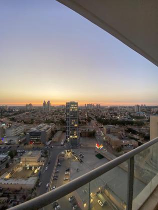 התקוה 1, מרכז אזרחי