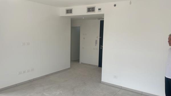 הביכורים 1, עין התכלת