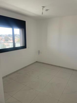 הביכורים 1, עין התכלת