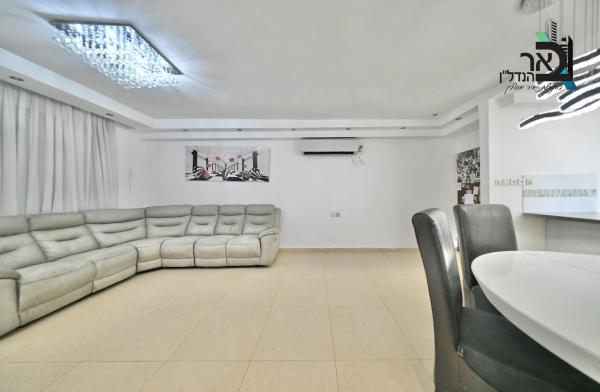 מורן 16, אבן גבירול