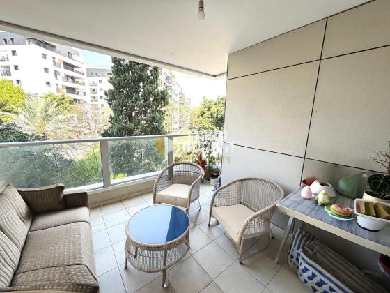 קיציס, הדר יוסף