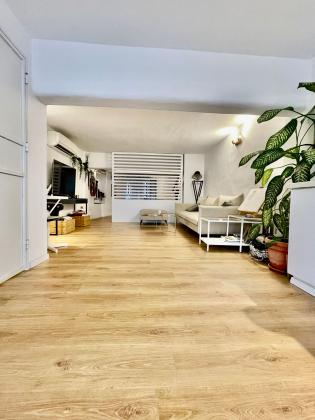 אלעזר בן עזריה 3, שוק הפשפשים וצפון יפו