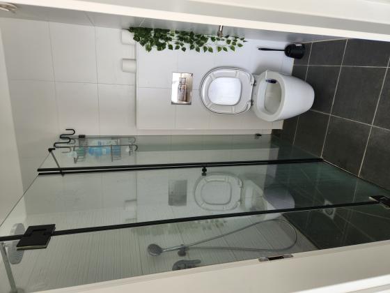 שתולים 61, עזרא והארגזים